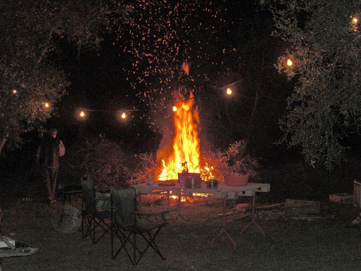 Готель Camping Terreno-Ro-Bi-Li Кутроф'яно Екстер'єр фото